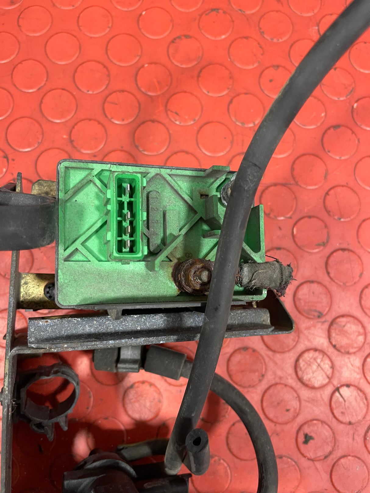 Citroen Relay/Peugeot Boxer/Fiat Ducato SET OF BOSCH VACUUM SOLENOID VALVE & GLOW PLUG RELAY w/ HOUSING 2000-2007 P/N 9628971180 / 9639912580