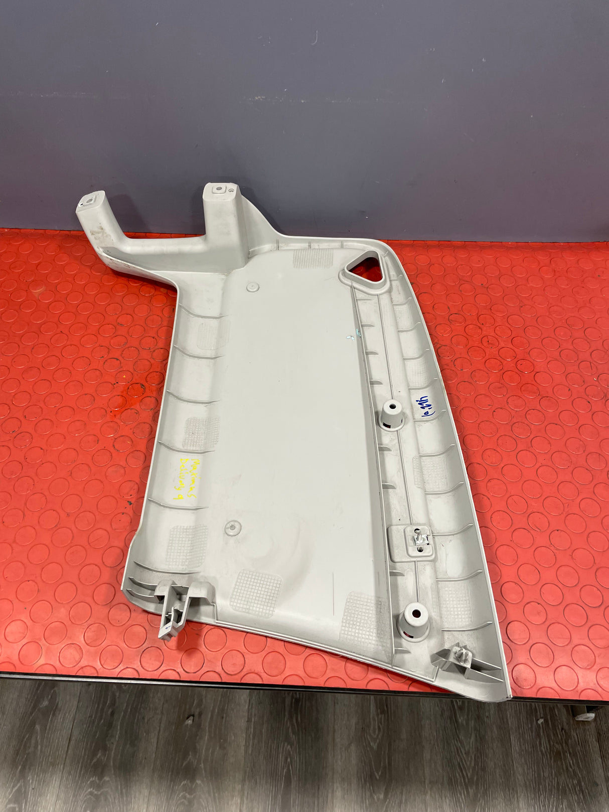 Saic Maxus Deliver 9 SUN VISOR HOUSING Passenger's Side 2021-2024 P/N C00144867