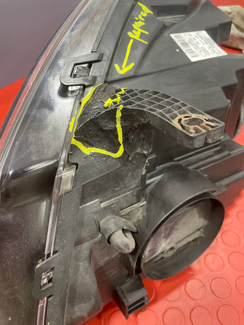 Ford Transit Custom HEADLIGHT DRIVER SIDE RH (REPAIRED) 2013-2018  P/N BK2113W029AJ