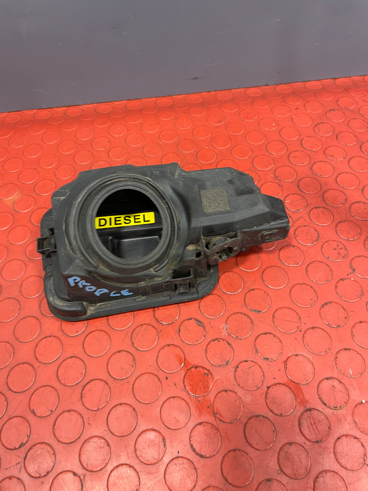Citroen Dispatch/Peugeot Partner/Vauxhall Vivaro/Toyota Proace/Fiat Scudo FUEL COVER DOOR/FUEL FILLER CAP (Silver) 2016-2024 P/N 9808725080